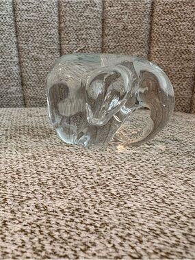 Clear Glass Elephant Paperweight – Decorative Home Art